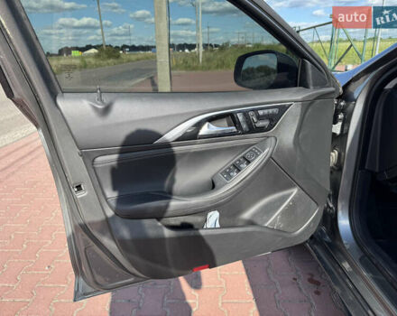 Сірий Інфініті QX30, об'ємом двигуна 2 л та пробігом 33 тис. км за 11990 $, фото 10 на Automoto.ua