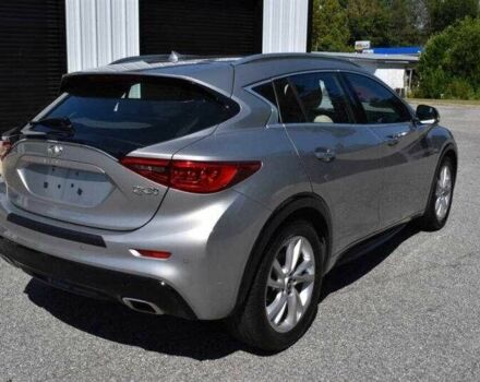 Серый Инфинити QX30, объемом двигателя 2 л и пробегом 55 тыс. км за 3000 $, фото 1 на Automoto.ua