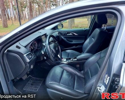 Серый Инфинити QX30, объемом двигателя 2 л и пробегом 71 тыс. км за 16399 $, фото 4 на Automoto.ua