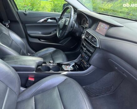 Серый Инфинити QX30, объемом двигателя 2 л и пробегом 156 тыс. км за 16990 $, фото 24 на Automoto.ua