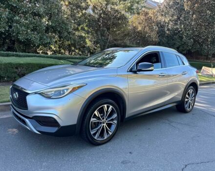 Серый Инфинити QX30, объемом двигателя 2 л и пробегом 50 тыс. км за 9000 $, фото 2 на Automoto.ua