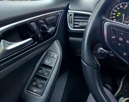 Серый Инфинити QX30, объемом двигателя 2 л и пробегом 71 тыс. км за 16399 $, фото 5 на Automoto.ua