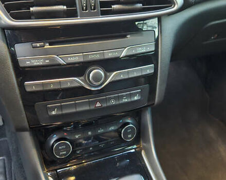 Сірий Інфініті QX30, об'ємом двигуна 1.99 л та пробігом 65 тис. км за 19700 $, фото 8 на Automoto.ua