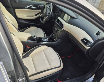 Серый Инфинити QX30, объемом двигателя 2 л и пробегом 159 тыс. км за 17000 $, фото 3 на Automoto.ua