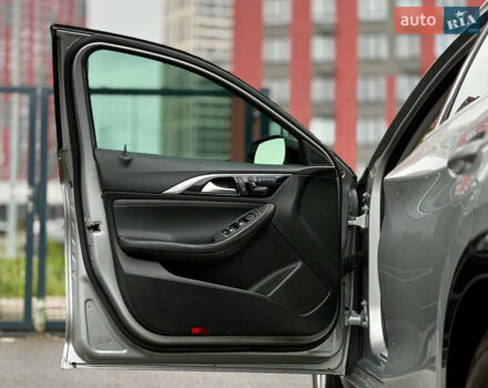 Сірий Інфініті QX30, об'ємом двигуна 2 л та пробігом 118 тис. км за 17700 $, фото 17 на Automoto.ua