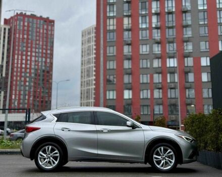 Сірий Інфініті QX30, об'ємом двигуна 2 л та пробігом 118 тис. км за 17700 $, фото 7 на Automoto.ua