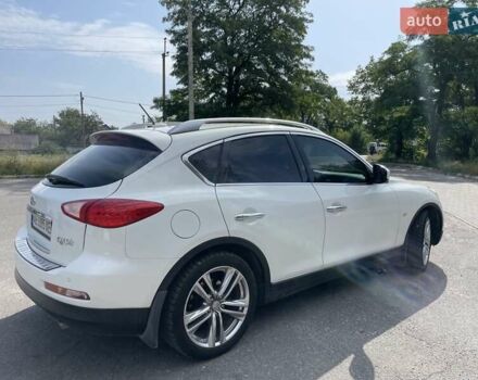 Белый Инфинити QX50, объемом двигателя 3.7 л и пробегом 124 тыс. км за 13500 $, фото 4 на Automoto.ua