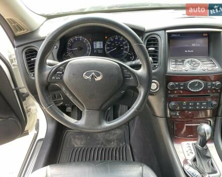 Белый Инфинити QX50, объемом двигателя 3.7 л и пробегом 124 тыс. км за 13500 $, фото 16 на Automoto.ua