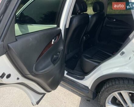 Белый Инфинити QX50, объемом двигателя 3.7 л и пробегом 124 тыс. км за 13500 $, фото 12 на Automoto.ua