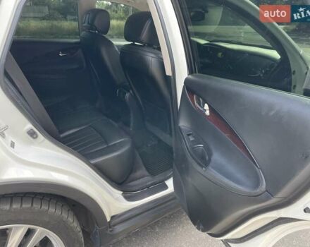 Белый Инфинити QX50, объемом двигателя 3.7 л и пробегом 124 тыс. км за 13500 $, фото 9 на Automoto.ua