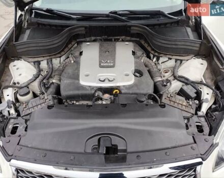 Белый Инфинити QX50, объемом двигателя 3.7 л и пробегом 125 тыс. км за 15900 $, фото 56 на Automoto.ua