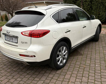 Белый Инфинити QX50, объемом двигателя 2.5 л и пробегом 135 тыс. км за 15600 $, фото 10 на Automoto.ua