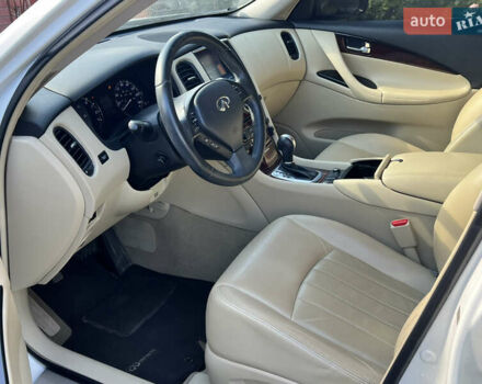 Белый Инфинити QX50, объемом двигателя 3.7 л и пробегом 85 тыс. км за 17800 $, фото 12 на Automoto.ua