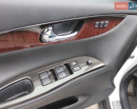 Белый Инфинити QX50, объемом двигателя 3.7 л и пробегом 125 тыс. км за 15900 $, фото 22 на Automoto.ua