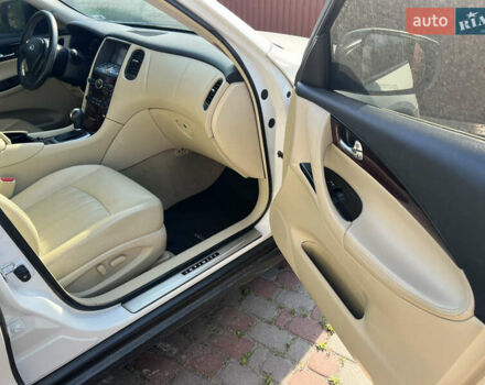 Белый Инфинити QX50, объемом двигателя 3.7 л и пробегом 85 тыс. км за 17800 $, фото 5 на Automoto.ua