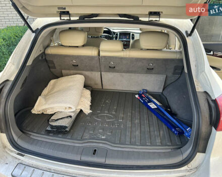 Белый Инфинити QX50, объемом двигателя 3.7 л и пробегом 85 тыс. км за 17800 $, фото 11 на Automoto.ua