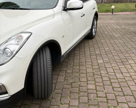 Белый Инфинити QX50, объемом двигателя 2.5 л и пробегом 135 тыс. км за 15600 $, фото 1 на Automoto.ua