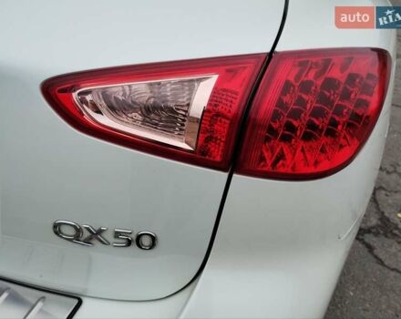 Белый Инфинити QX50, объемом двигателя 3.7 л и пробегом 125 тыс. км за 15900 $, фото 18 на Automoto.ua