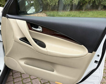 Белый Инфинити QX50, объемом двигателя 2.5 л и пробегом 135 тыс. км за 15600 $, фото 22 на Automoto.ua