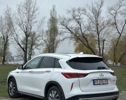 Белый Инфинити QX50, объемом двигателя 2 л и пробегом 270 тыс. км за 15299 $, фото 3 на Automoto.ua