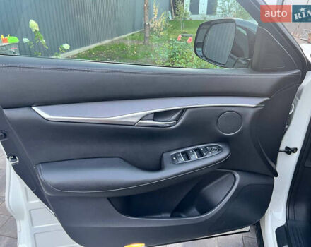 Білий Інфініті QX50, об'ємом двигуна 2 л та пробігом 82 тис. км за 31000 $, фото 10 на Automoto.ua