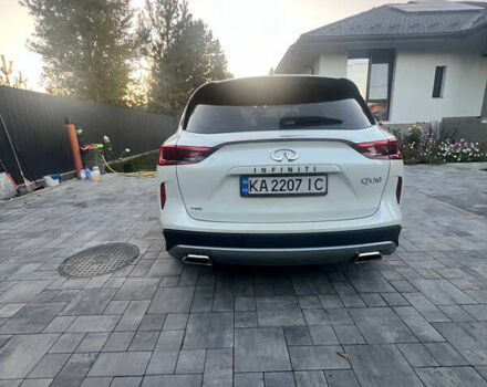Білий Інфініті QX50, об'ємом двигуна 2 л та пробігом 82 тис. км за 31000 $, фото 4 на Automoto.ua