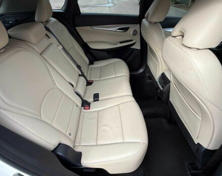 Белый Инфинити QX50, объемом двигателя 2 л и пробегом 77 тыс. км за 19500 $, фото 16 на Automoto.ua