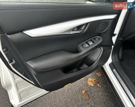 Білий Інфініті QX50, об'ємом двигуна 2 л та пробігом 90 тис. км за 22500 $, фото 15 на Automoto.ua