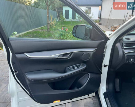 Білий Інфініті QX50, об'ємом двигуна 2 л та пробігом 82 тис. км за 31000 $, фото 11 на Automoto.ua