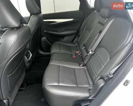 Білий Інфініті QX50, об'ємом двигуна 2 л та пробігом 90 тис. км за 22500 $, фото 21 на Automoto.ua