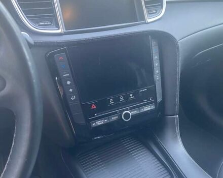 Білий Інфініті QX50, об'ємом двигуна 2 л та пробігом 101 тис. км за 27200 $, фото 4 на Automoto.ua