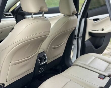 Белый Инфинити QX50, объемом двигателя 2 л и пробегом 270 тыс. км за 15299 $, фото 14 на Automoto.ua