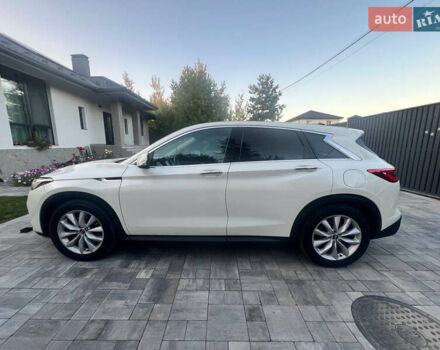 Білий Інфініті QX50, об'ємом двигуна 2 л та пробігом 82 тис. км за 31000 $, фото 2 на Automoto.ua