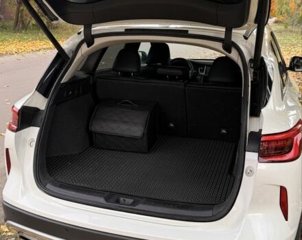 Белый Инфинити QX50, объемом двигателя 2 л и пробегом 117 тыс. км за 26500 $, фото 18 на Automoto.ua