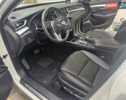 Белый Инфинити QX50, объемом двигателя 2 л и пробегом 95 тыс. км за 19800 $, фото 2 на Automoto.ua