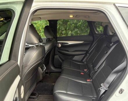 Белый Инфинити QX50, объемом двигателя 2 л и пробегом 72 тыс. км за 15000 $, фото 7 на Automoto.ua