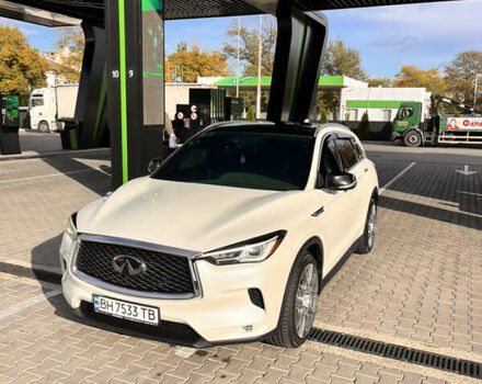 Белый Инфинити QX50, объемом двигателя 2 л и пробегом 71 тыс. км за 28500 $, фото 3 на Automoto.ua