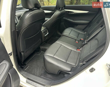 Белый Инфинити QX50, объемом двигателя 2 л и пробегом 46 тыс. км за 22500 $, фото 15 на Automoto.ua