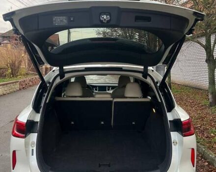 Білий Інфініті QX50, об'ємом двигуна 1.99 л та пробігом 68 тис. км за 31000 $, фото 32 на Automoto.ua