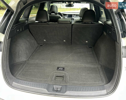 Белый Инфинити QX50, объемом двигателя 2 л и пробегом 46 тыс. км за 22500 $, фото 16 на Automoto.ua