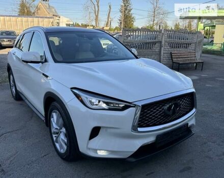 Белый Инфинити QX50, объемом двигателя 2 л и пробегом 100 тыс. км за 26900 $, фото 2 на Automoto.ua