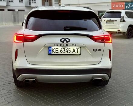 Белый Инфинити QX50, объемом двигателя 2 л и пробегом 124 тыс. км за 25500 $, фото 3 на Automoto.ua