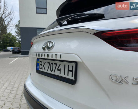 Белый Инфинити QX50, объемом двигателя 2 л и пробегом 87 тыс. км за 29000 $, фото 15 на Automoto.ua