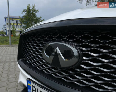 Белый Инфинити QX50, объемом двигателя 2 л и пробегом 87 тыс. км за 29000 $, фото 11 на Automoto.ua