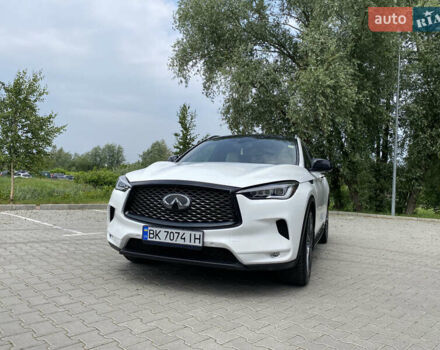 Белый Инфинити QX50, объемом двигателя 2 л и пробегом 87 тыс. км за 29000 $, фото 1 на Automoto.ua