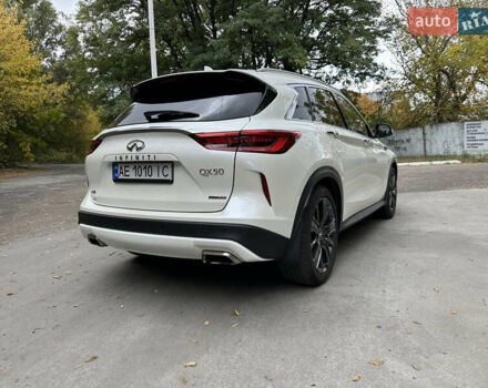 Белый Инфинити QX50, объемом двигателя 2 л и пробегом 46 тыс. км за 22500 $, фото 4 на Automoto.ua