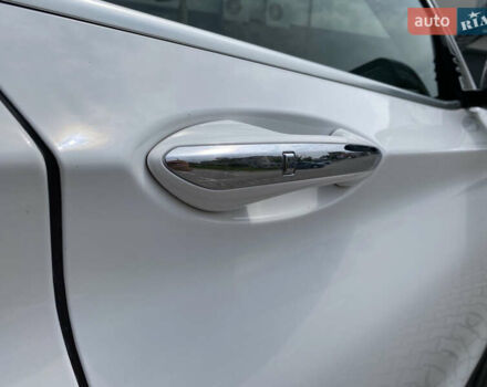 Белый Инфинити QX50, объемом двигателя 2 л и пробегом 87 тыс. км за 29000 $, фото 14 на Automoto.ua