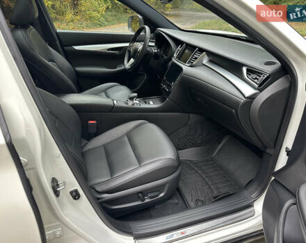 Белый Инфинити QX50, объемом двигателя 2 л и пробегом 46 тыс. км за 22500 $, фото 17 на Automoto.ua