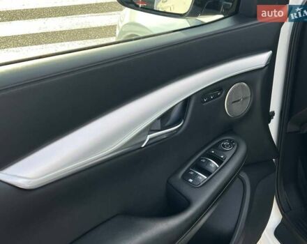 Білий Інфініті QX50, об'ємом двигуна 2 л та пробігом 63 тис. км за 22999 $, фото 8 на Automoto.ua