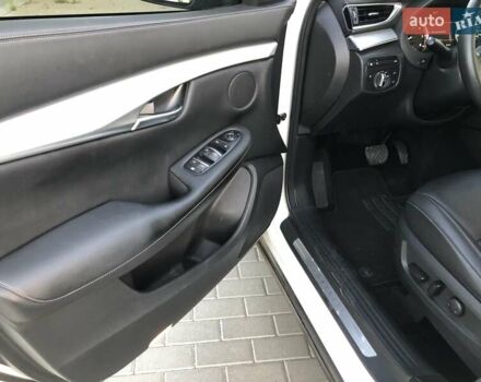 Белый Инфинити QX50, объемом двигателя 2 л и пробегом 199 тыс. км за 24800 $, фото 13 на Automoto.ua